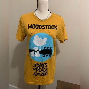 Woodstock design t-shirt mustard yellow sz S